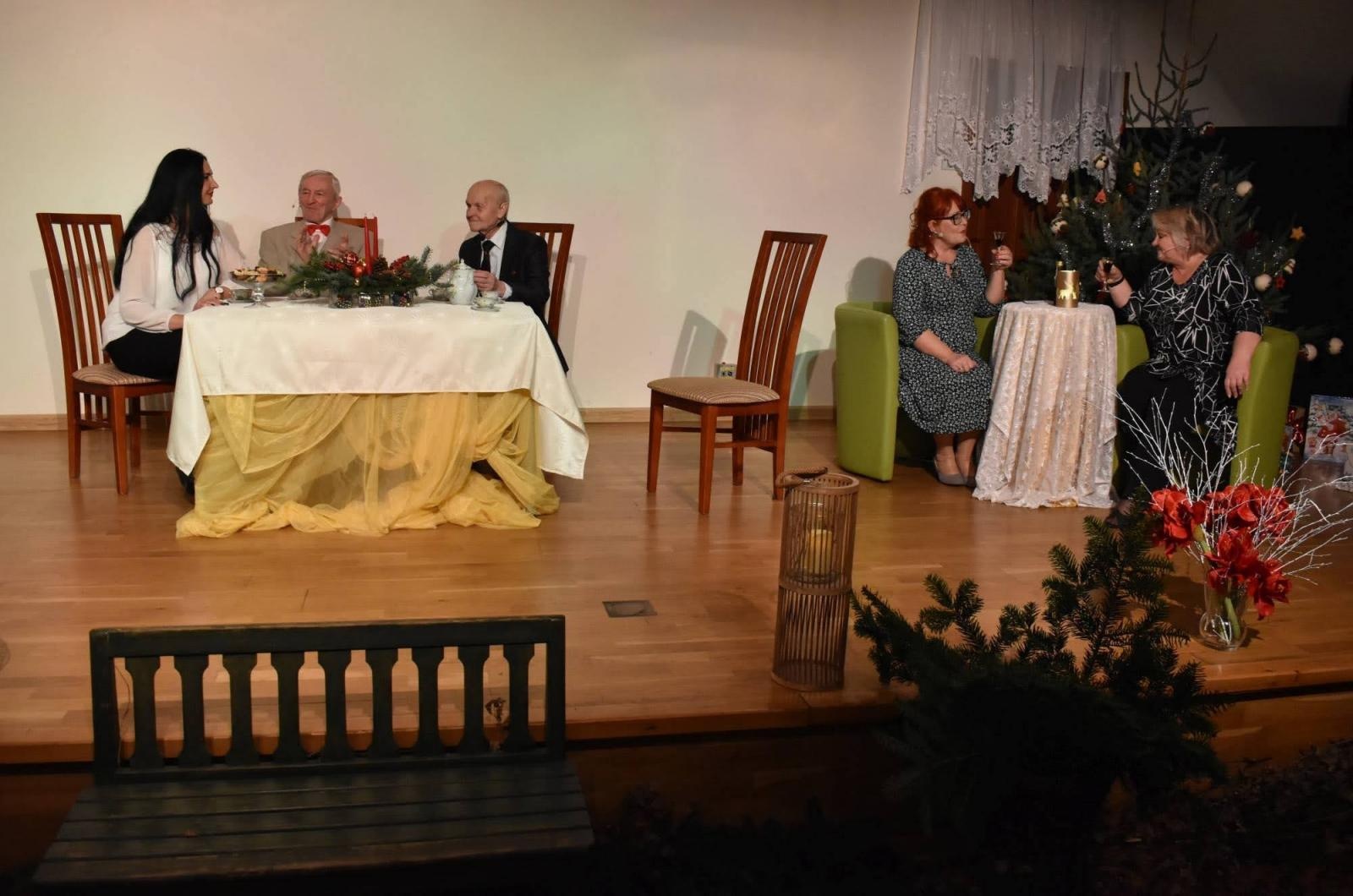 Zdjęcie w galerii na portalu naszraciborz.pl: Grudniowe refleksje… – przedświąteczne widowisko na zamku wiadomości z regionu