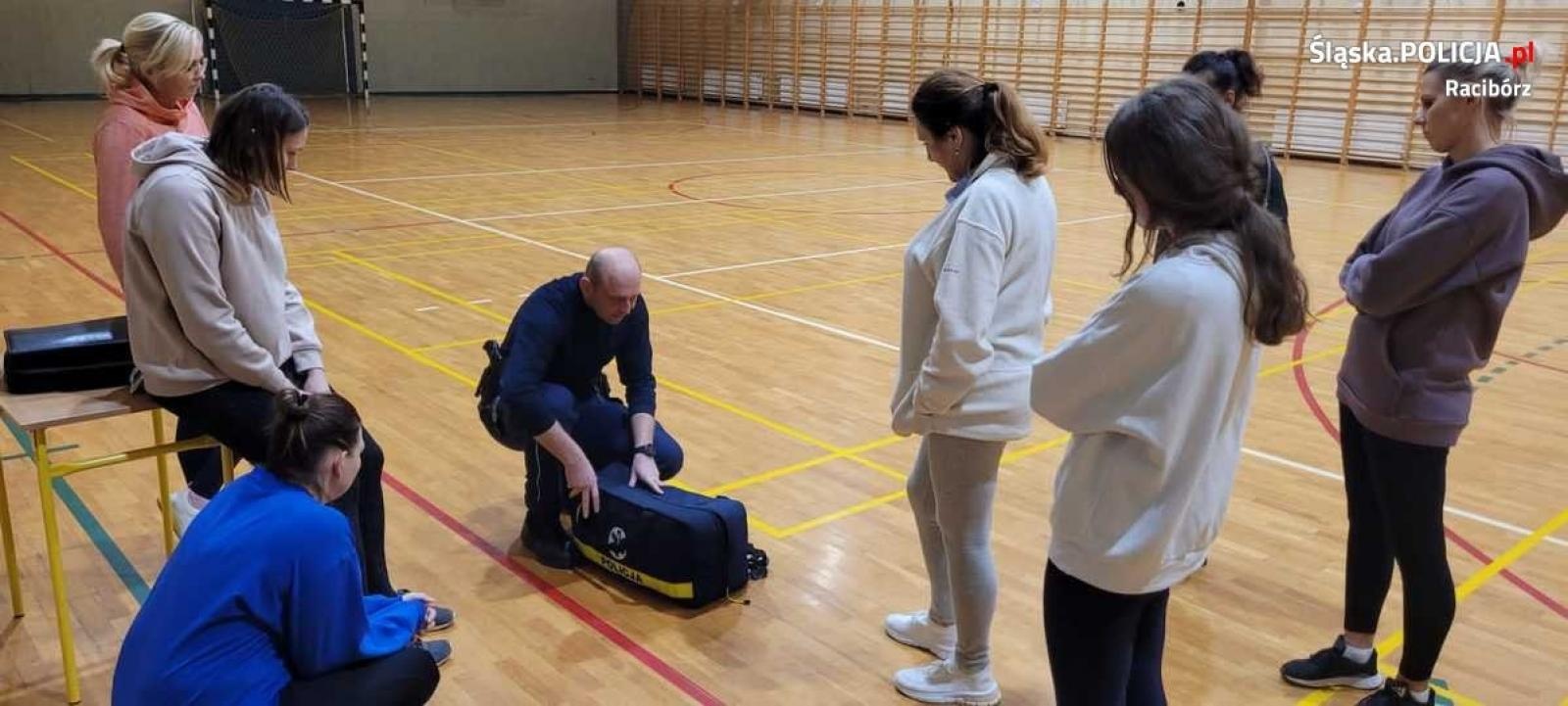 Zdjęcie w galerii na portalu naszraciborz.pl: Nauczycielki z gminy Kornowac przeszły kurs samoobrony wiadomości z regionu