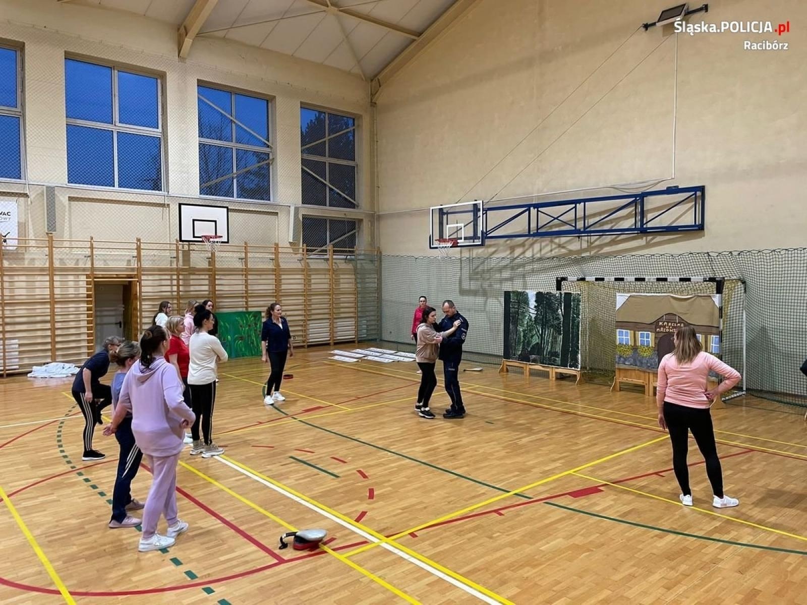 Zdjęcie w galerii na portalu naszraciborz.pl: Nauczycielki z gminy Kornowac przeszły kurs samoobrony wiadomości z regionu