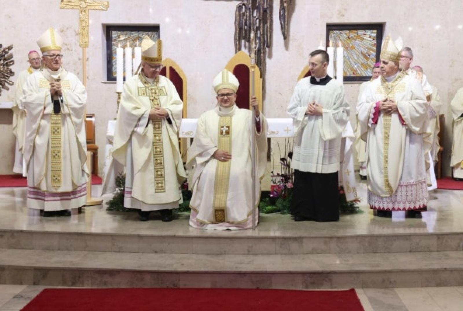 Zdjęcie w galerii na portalu naszraciborz.pl: Wyświęcono nowego biskupa opolskiego wiadomości z regionu