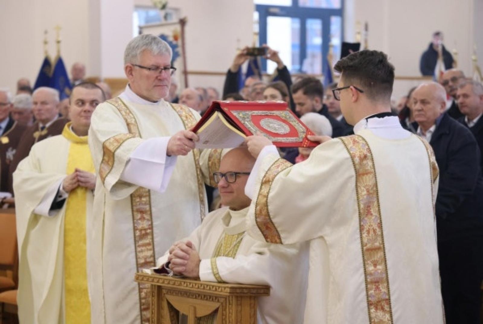 Zdjęcie w galerii na portalu naszraciborz.pl: Wyświęcono nowego biskupa opolskiego wiadomości z regionu