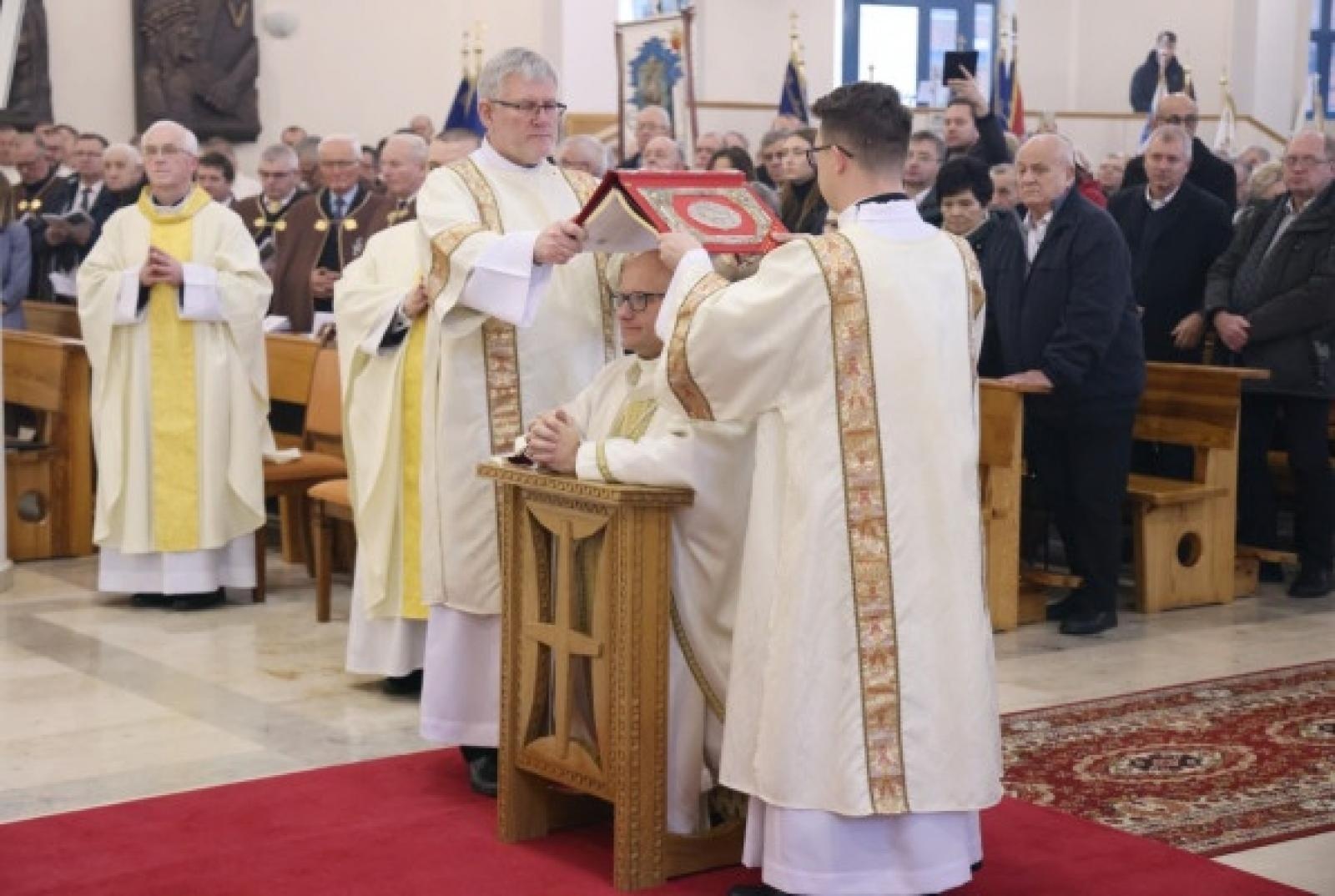 Zdjęcie w galerii na portalu naszraciborz.pl: Wyświęcono nowego biskupa opolskiego wiadomości z regionu