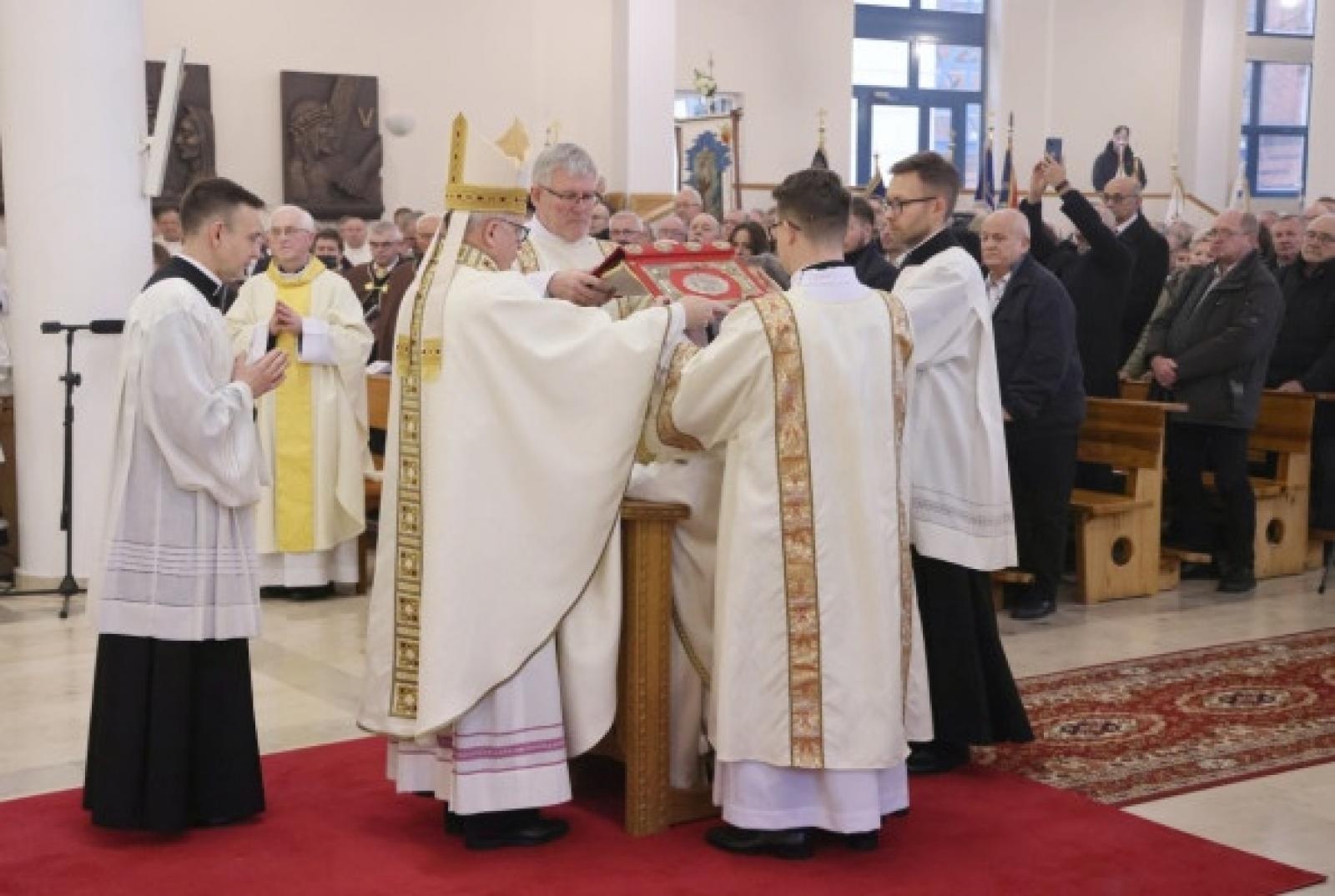 Zdjęcie w galerii na portalu naszraciborz.pl: Wyświęcono nowego biskupa opolskiego wiadomości z regionu