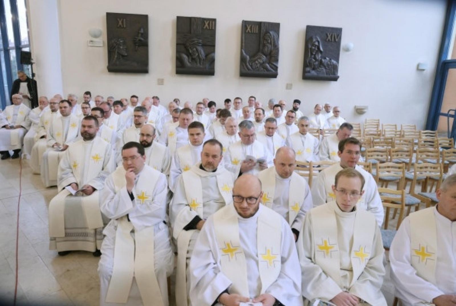 Zdjęcie w galerii na portalu naszraciborz.pl: Wyświęcono nowego biskupa opolskiego wiadomości z regionu