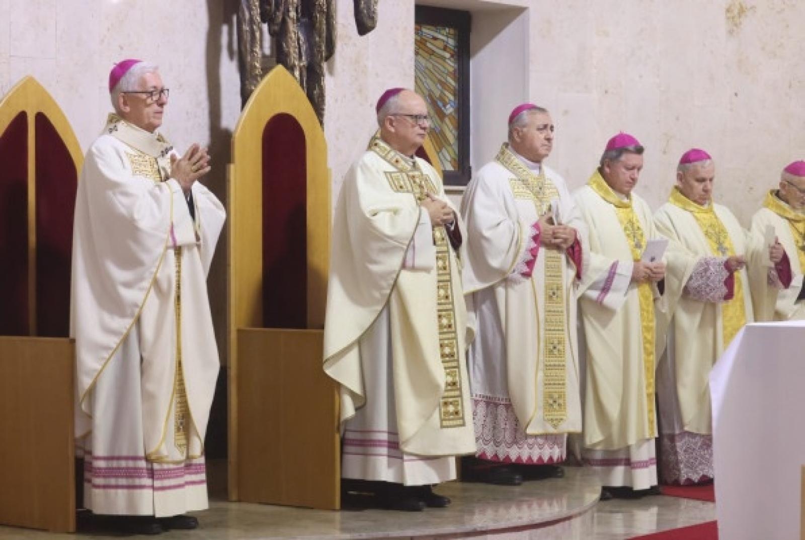 Zdjęcie w galerii na portalu naszraciborz.pl: Wyświęcono nowego biskupa opolskiego wiadomości z regionu