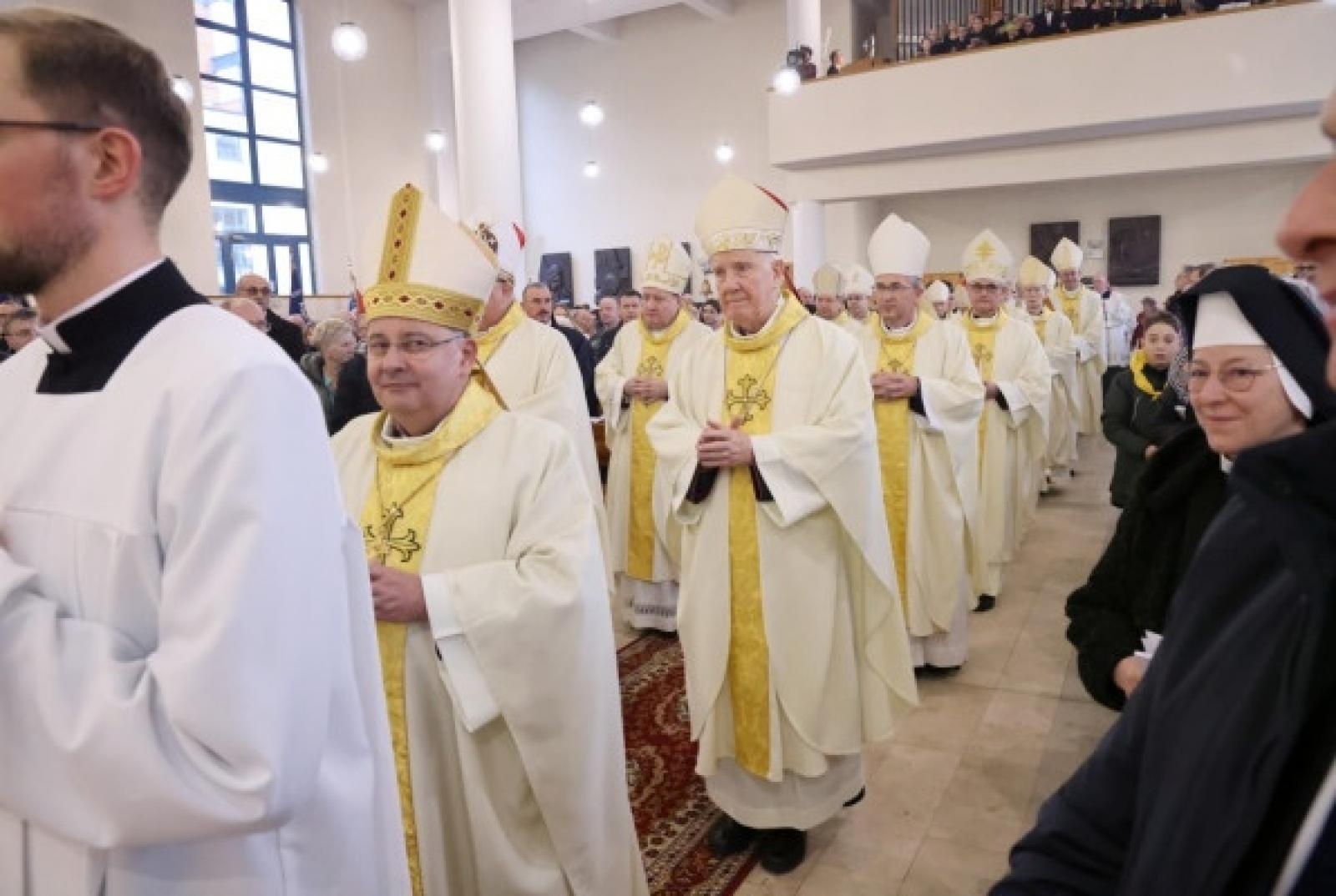 Zdjęcie w galerii na portalu naszraciborz.pl: Wyświęcono nowego biskupa opolskiego wiadomości z regionu