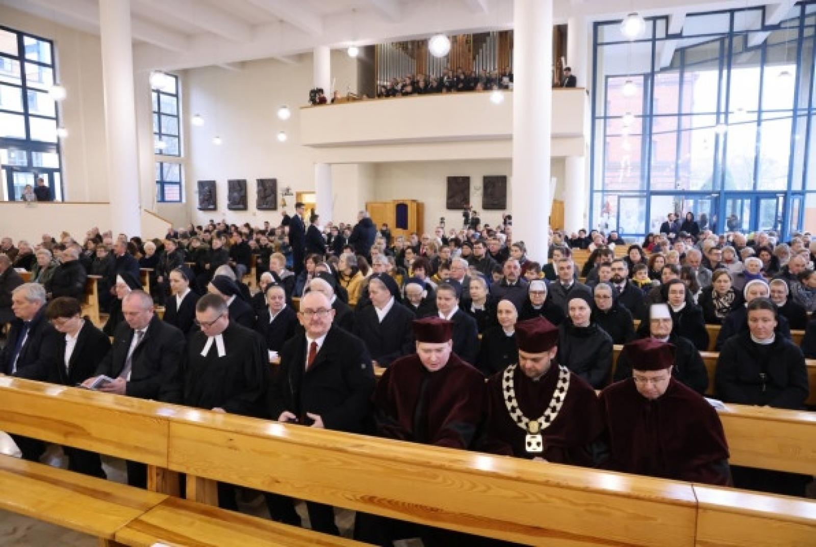 Zdjęcie w galerii na portalu naszraciborz.pl: Wyświęcono nowego biskupa opolskiego wiadomości z regionu