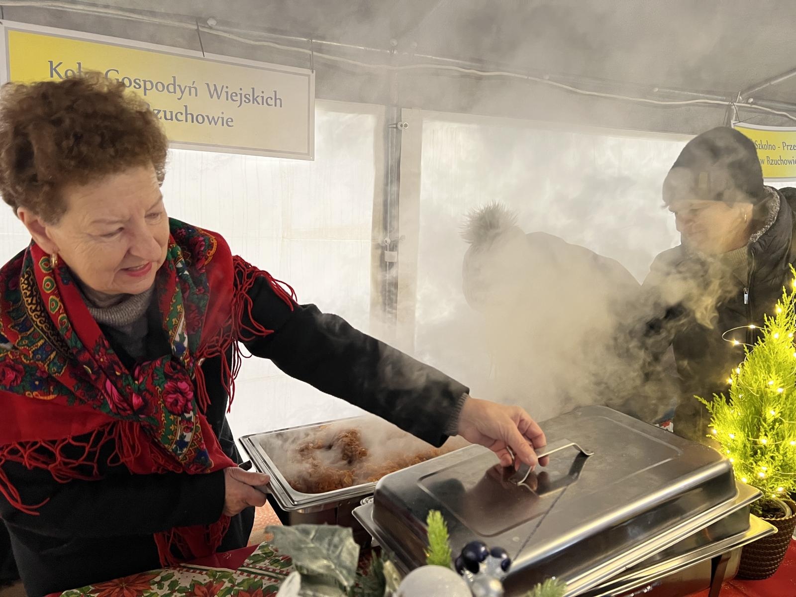 Zdjęcie w galerii na portalu naszraciborz.pl: Kornowacki kiermasz w iście zimowej aurze [FOTO i WIDEO] wiadomości z regionu