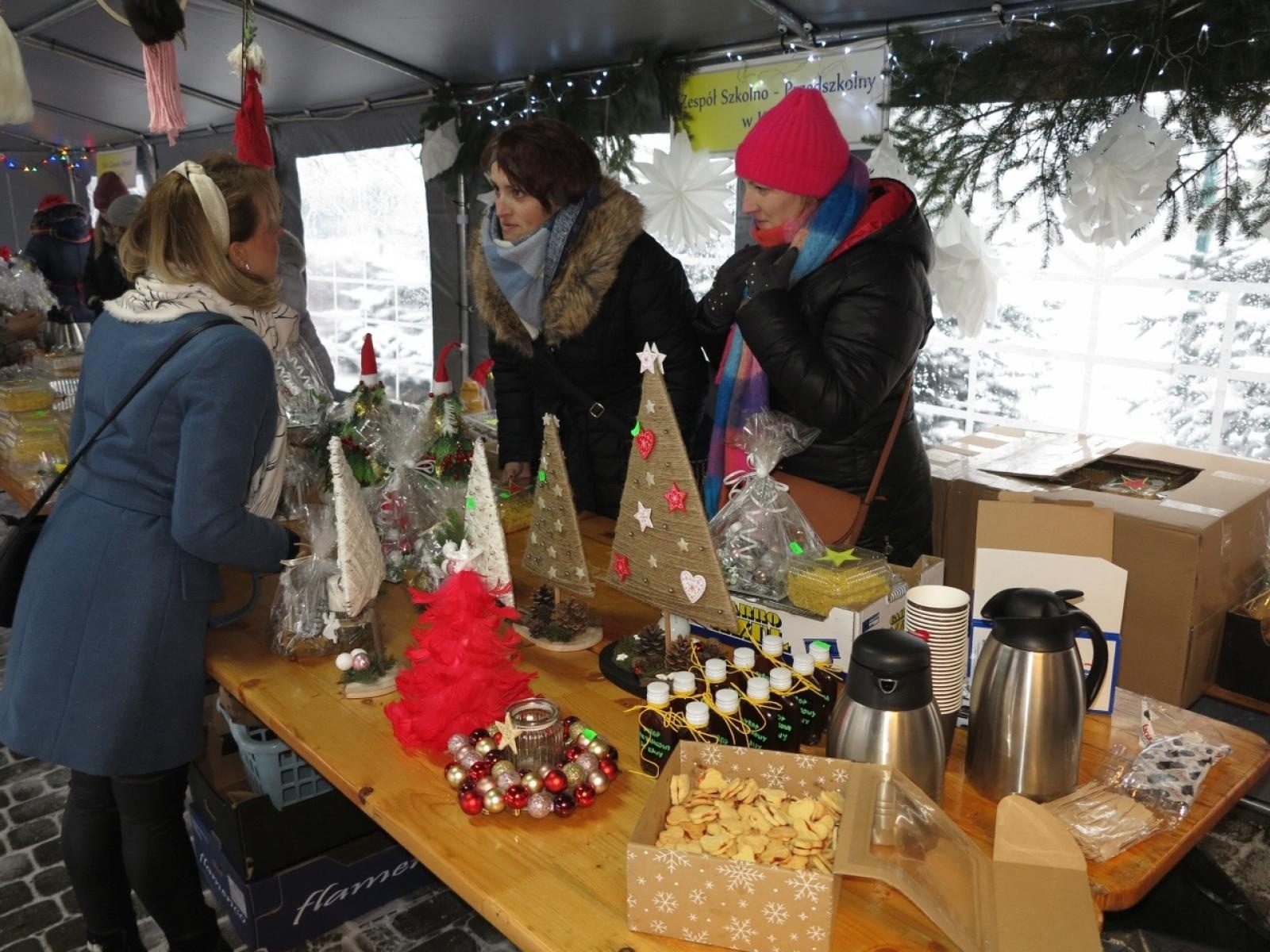 Zdjęcie w galerii na portalu naszraciborz.pl: Kornowacki kiermasz w iście zimowej aurze [FOTO i WIDEO] wiadomości z regionu