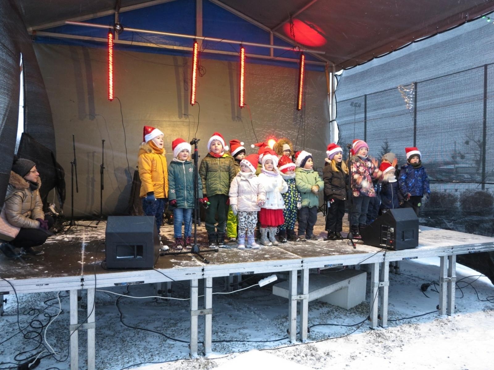 Zdjęcie w galerii na portalu naszraciborz.pl: Kornowacki kiermasz w iście zimowej aurze [FOTO i WIDEO] wiadomości z regionu
