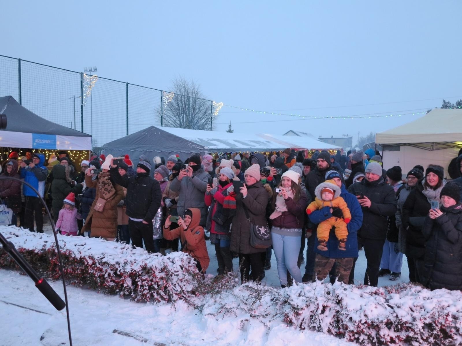 Zdjęcie w galerii na portalu naszraciborz.pl: Kornowacki kiermasz w iście zimowej aurze [FOTO i WIDEO] wiadomości z regionu