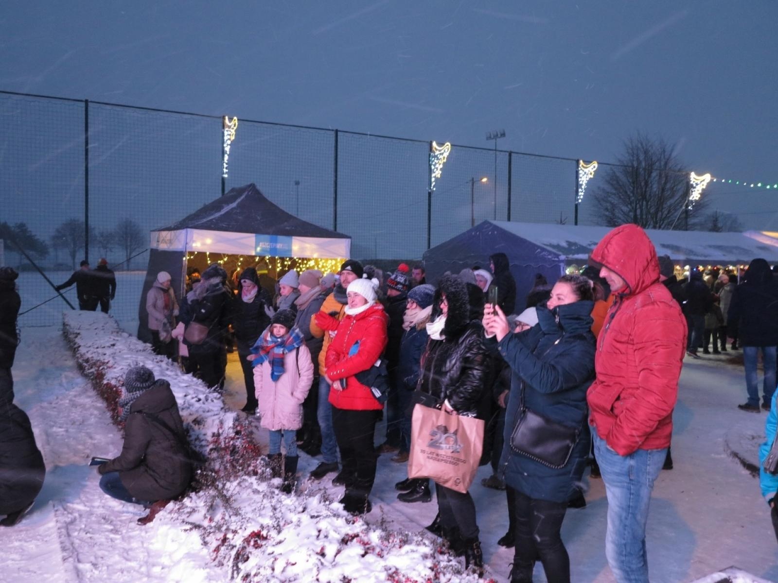 Zdjęcie w galerii na portalu naszraciborz.pl: Kornowacki kiermasz w iście zimowej aurze [FOTO i WIDEO] wiadomości z regionu