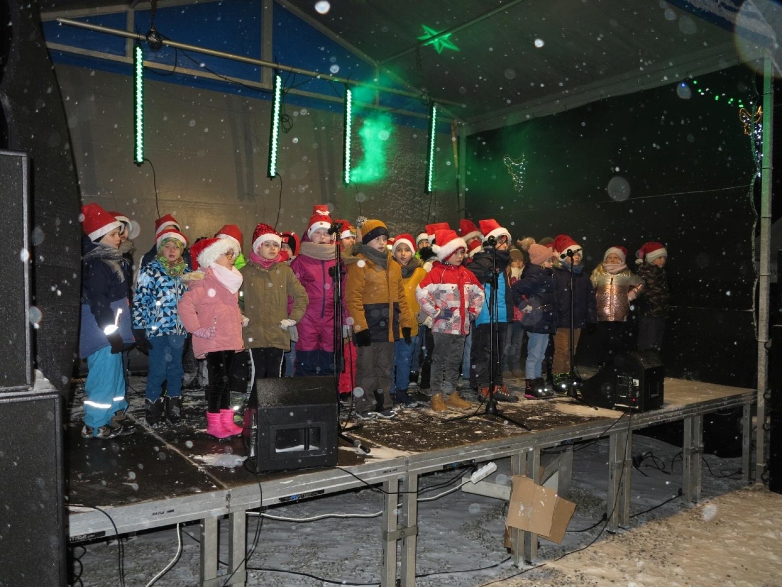Zdjęcie w galerii na portalu naszraciborz.pl: Kornowacki kiermasz w iście zimowej aurze [FOTO i WIDEO] wiadomości z regionu