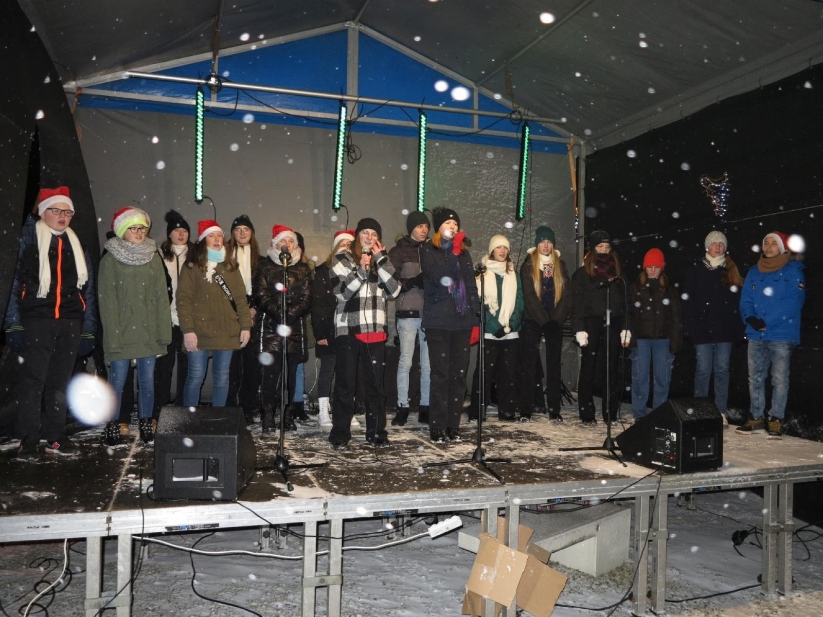 Zdjęcie w galerii na portalu naszraciborz.pl: Kornowacki kiermasz w iście zimowej aurze [FOTO i WIDEO] wiadomości z regionu
