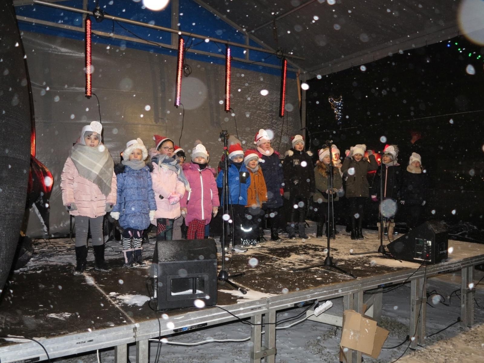 Zdjęcie w galerii na portalu naszraciborz.pl: Kornowacki kiermasz w iście zimowej aurze [FOTO i WIDEO] wiadomości z regionu