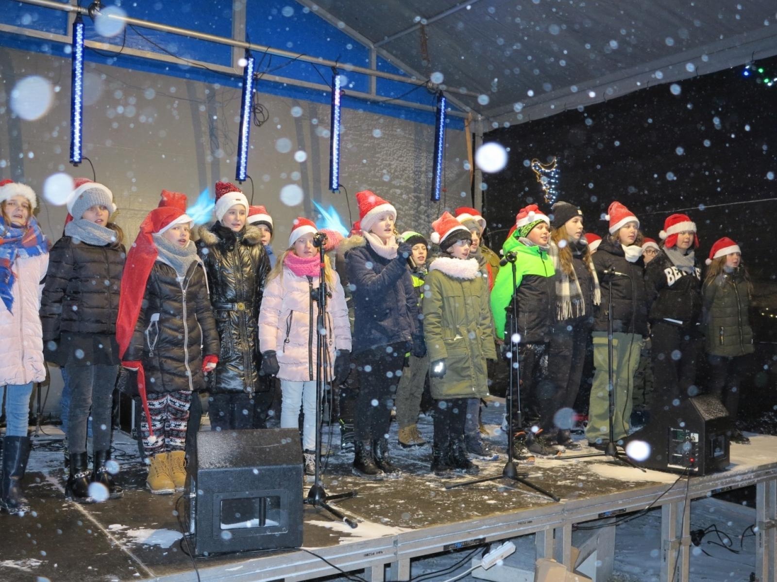 Zdjęcie w galerii na portalu naszraciborz.pl: Kornowacki kiermasz w iście zimowej aurze [FOTO i WIDEO] wiadomości z regionu