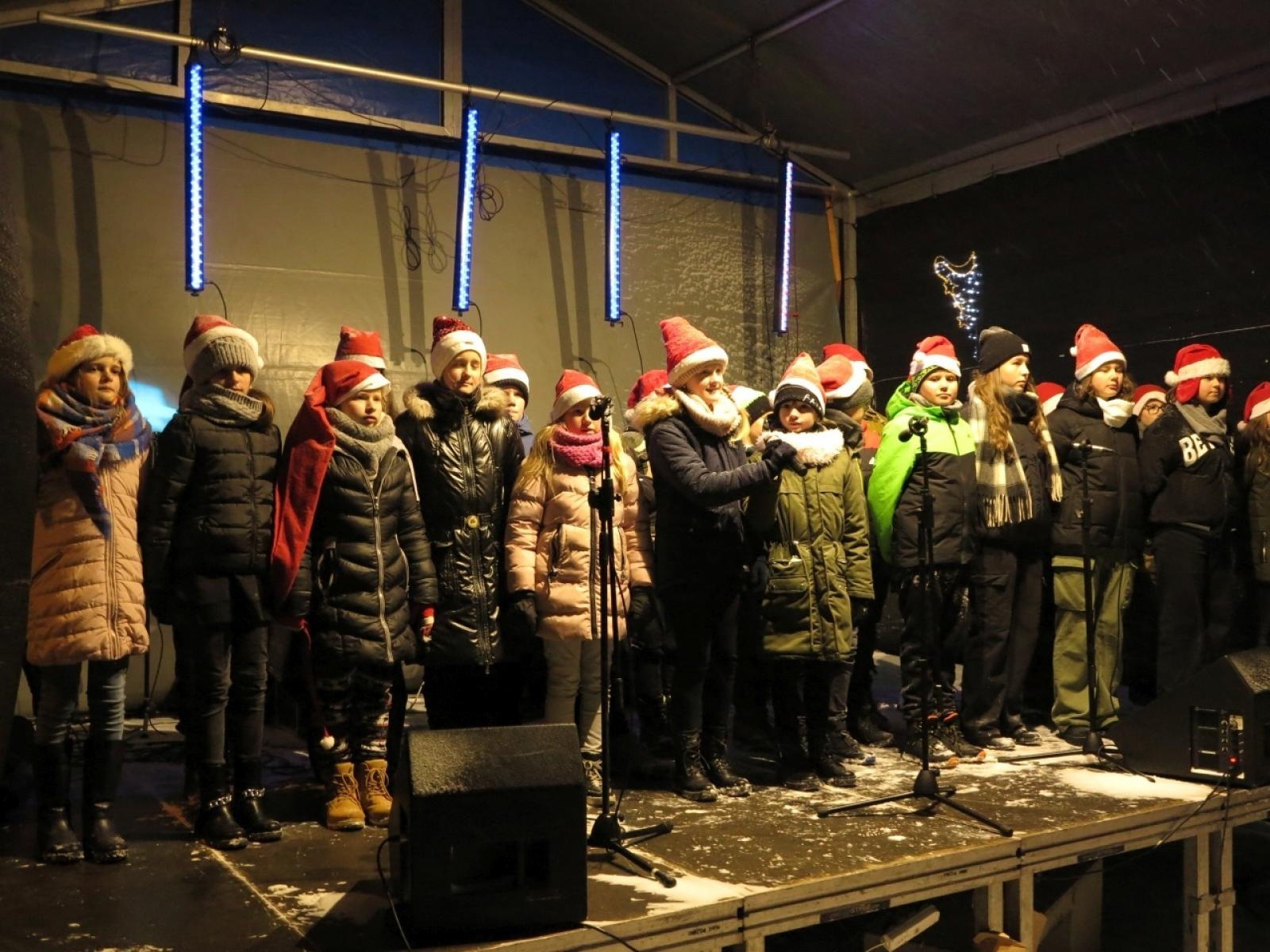 Zdjęcie w galerii na portalu naszraciborz.pl: Kornowacki kiermasz w iście zimowej aurze [FOTO i WIDEO] wiadomości z regionu