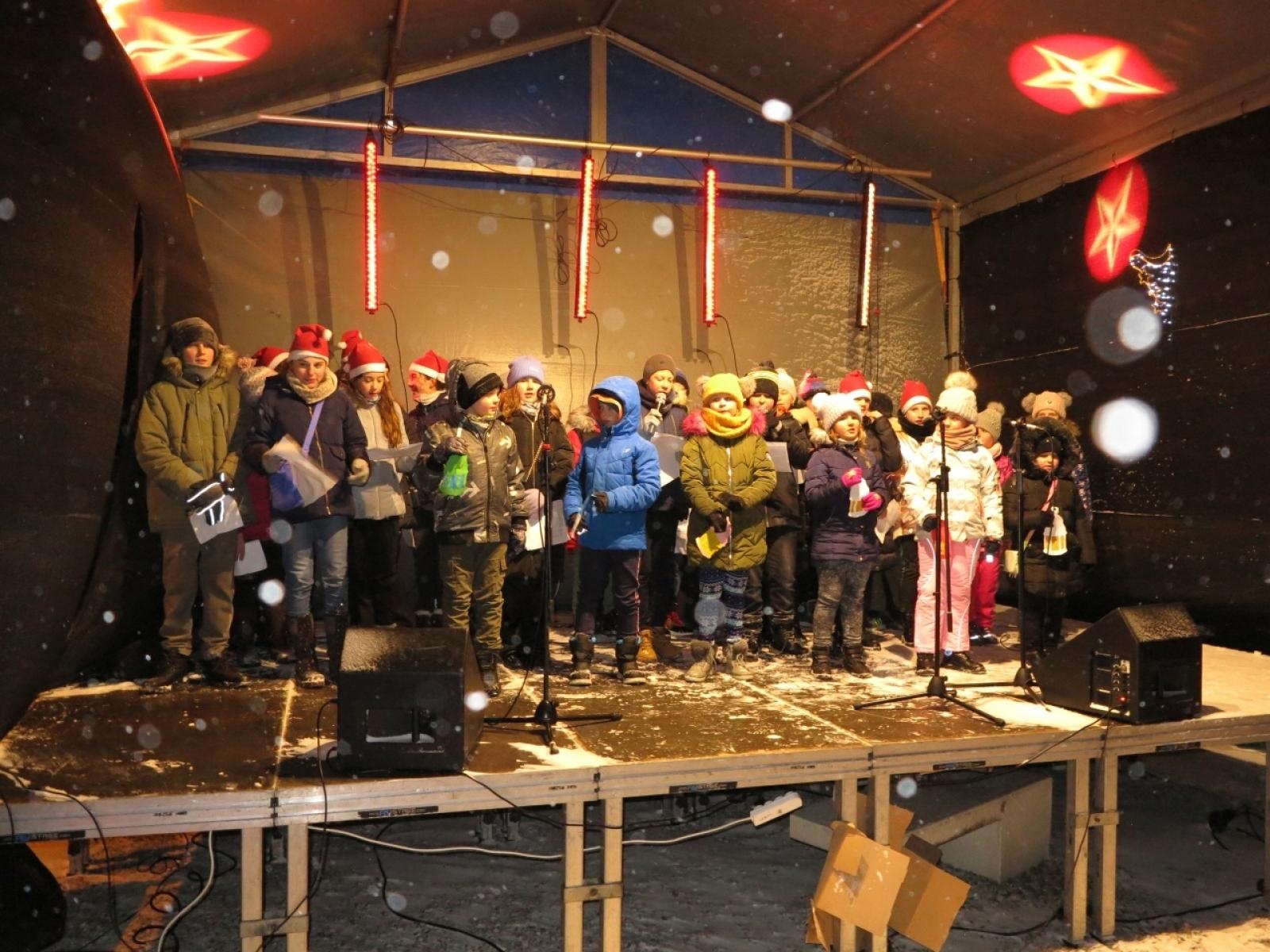 Zdjęcie w galerii na portalu naszraciborz.pl: Kornowacki kiermasz w iście zimowej aurze [FOTO i WIDEO] wiadomości z regionu