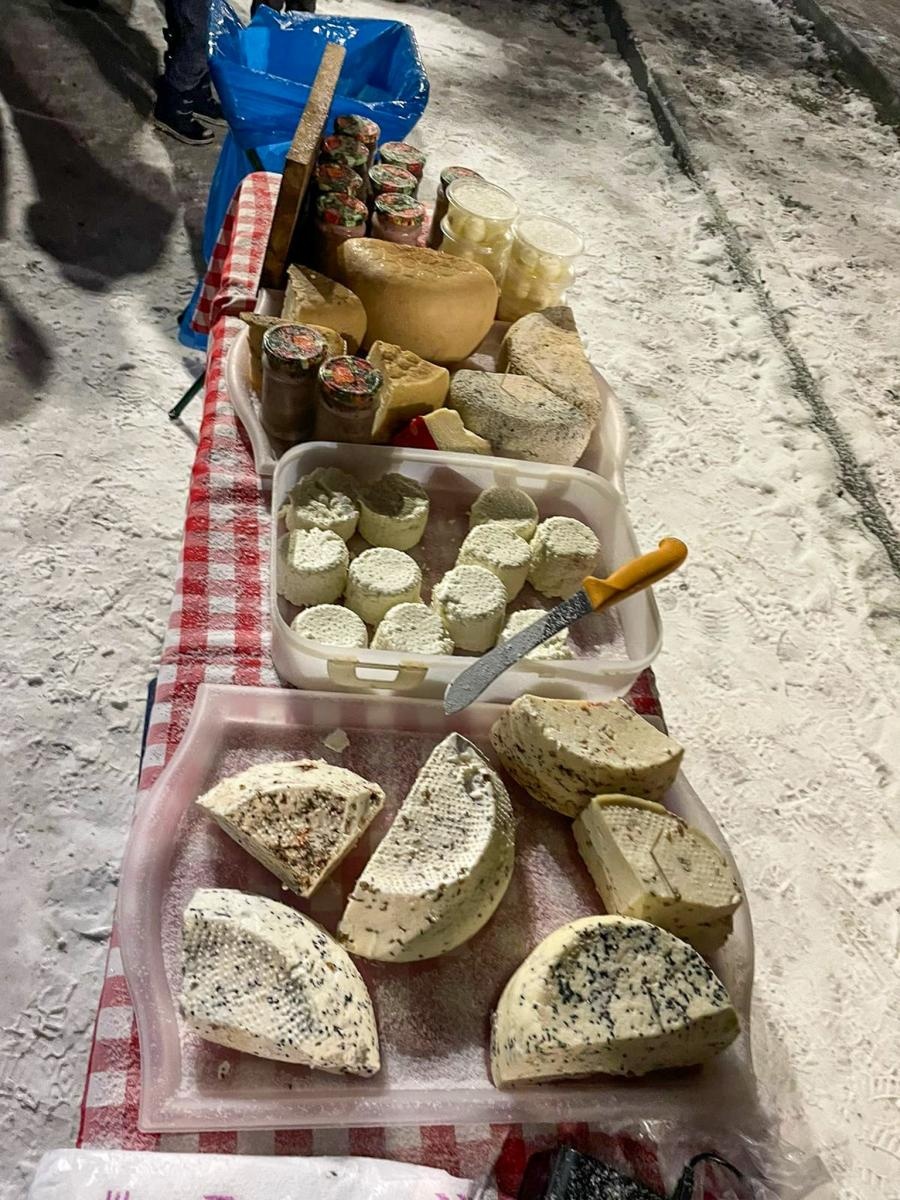 Zdjęcie w galerii na portalu naszraciborz.pl: Rączka gotuje w Brzeziu, czyli przedświąteczny piknik na nowym parkingu wiadomości z regionu