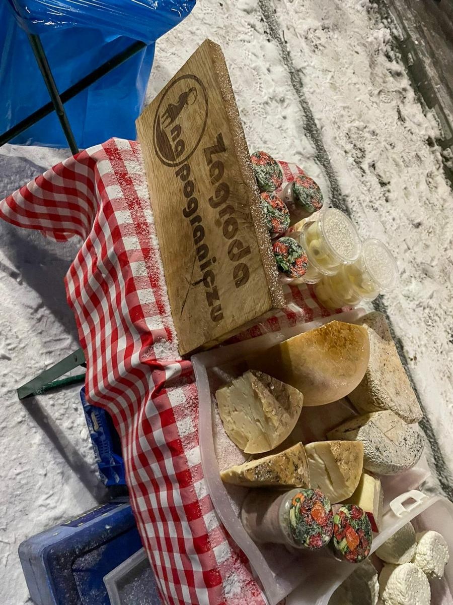 Zdjęcie w galerii na portalu naszraciborz.pl: Rączka gotuje w Brzeziu, czyli przedświąteczny piknik na nowym parkingu wiadomości z regionu