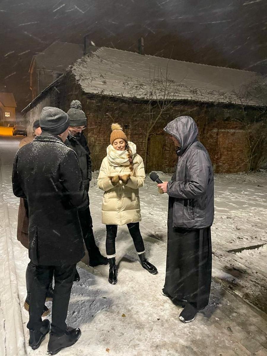 Zdjęcie w galerii na portalu naszraciborz.pl: Rączka gotuje w Brzeziu, czyli przedświąteczny piknik na nowym parkingu wiadomości z regionu