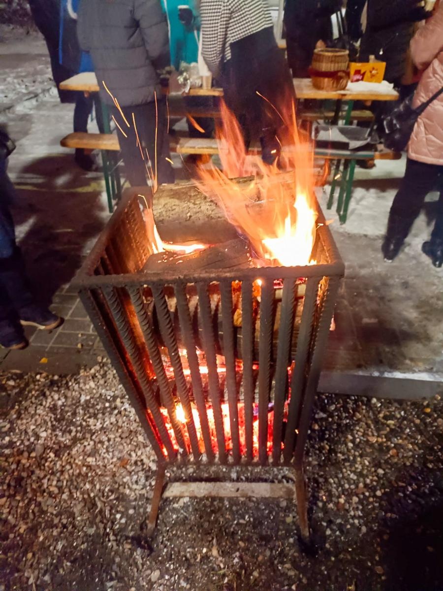 Zdjęcie w galerii na portalu naszraciborz.pl: Rączka gotuje w Brzeziu, czyli przedświąteczny piknik na nowym parkingu wiadomości z regionu