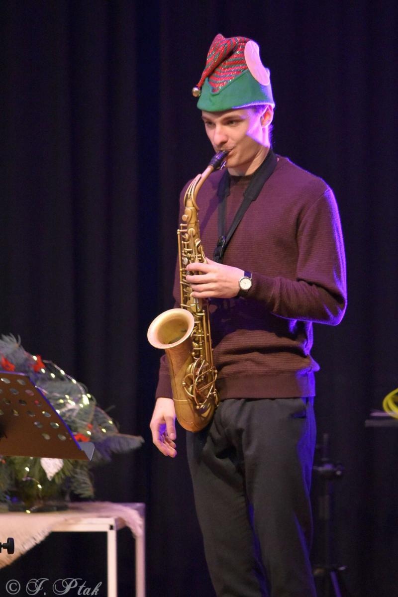 Zdjęcie w galerii na portalu naszraciborz.pl: Pada śnieg, idą święta, czyli Maluchy w krainie dźwięku wiadomości z regionu