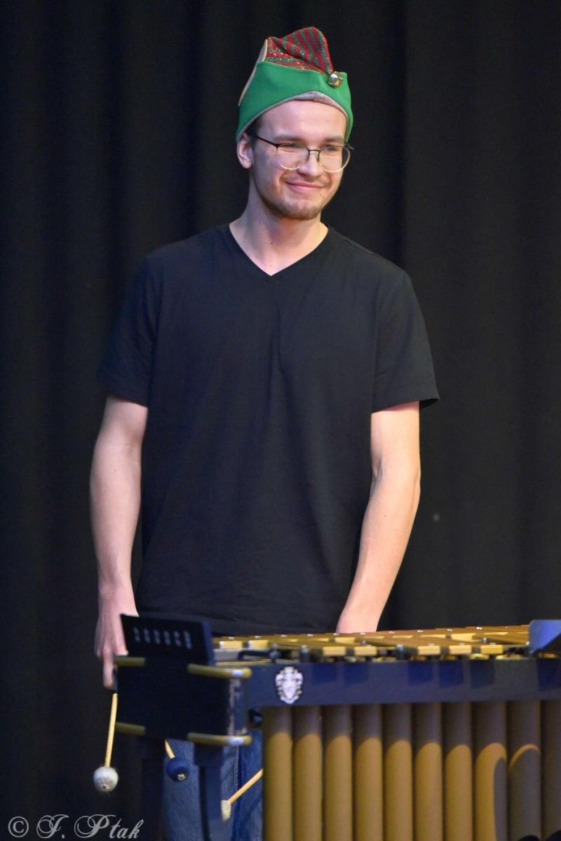 Zdjęcie w galerii na portalu naszraciborz.pl: Pada śnieg, idą święta, czyli Maluchy w krainie dźwięku wiadomości z regionu