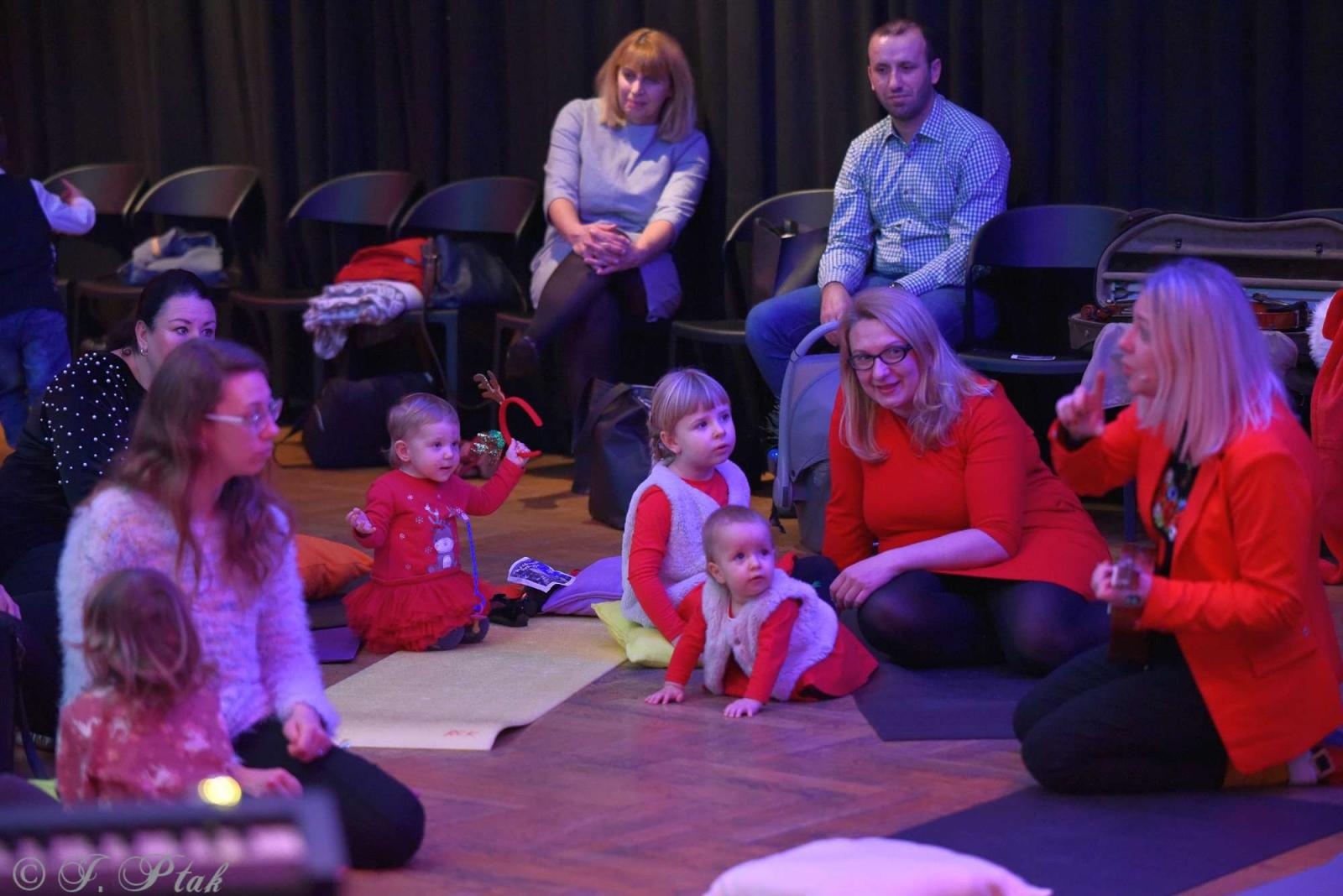 Zdjęcie w galerii na portalu naszraciborz.pl: Pada śnieg, idą święta, czyli Maluchy w krainie dźwięku wiadomości z regionu