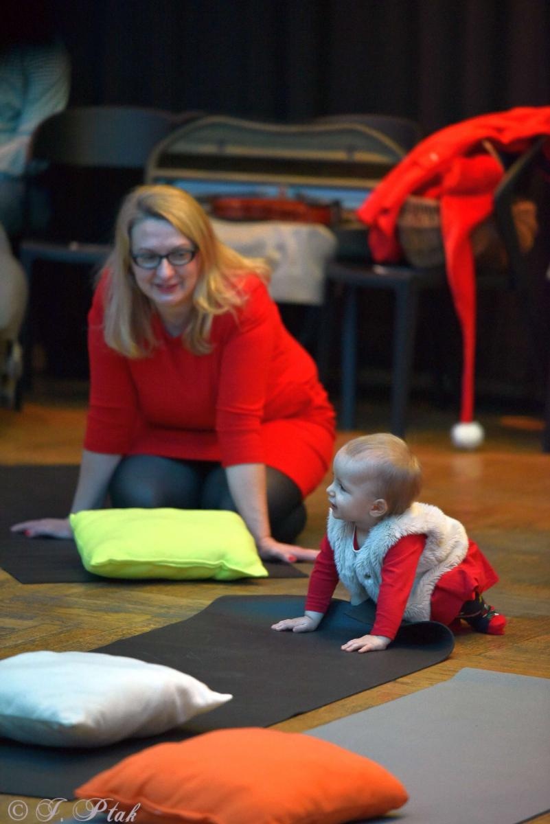 Zdjęcie w galerii na portalu naszraciborz.pl: Pada śnieg, idą święta, czyli Maluchy w krainie dźwięku wiadomości z regionu