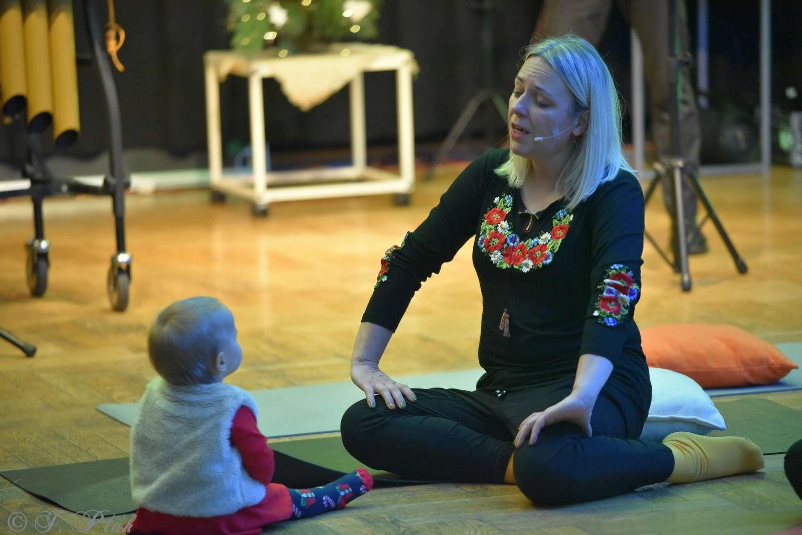 Zdjęcie w galerii na portalu naszraciborz.pl: Pada śnieg, idą święta, czyli Maluchy w krainie dźwięku wiadomości z regionu