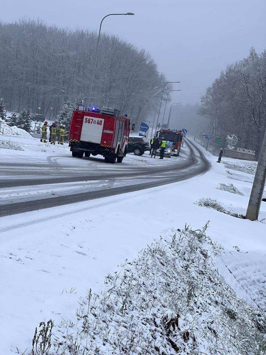 Zdjęcie w galerii na portalu naszraciborz.pl: Niedzielny wysyp zdarzeń drogowych w powiecie [FOTO] wiadomości z regionu