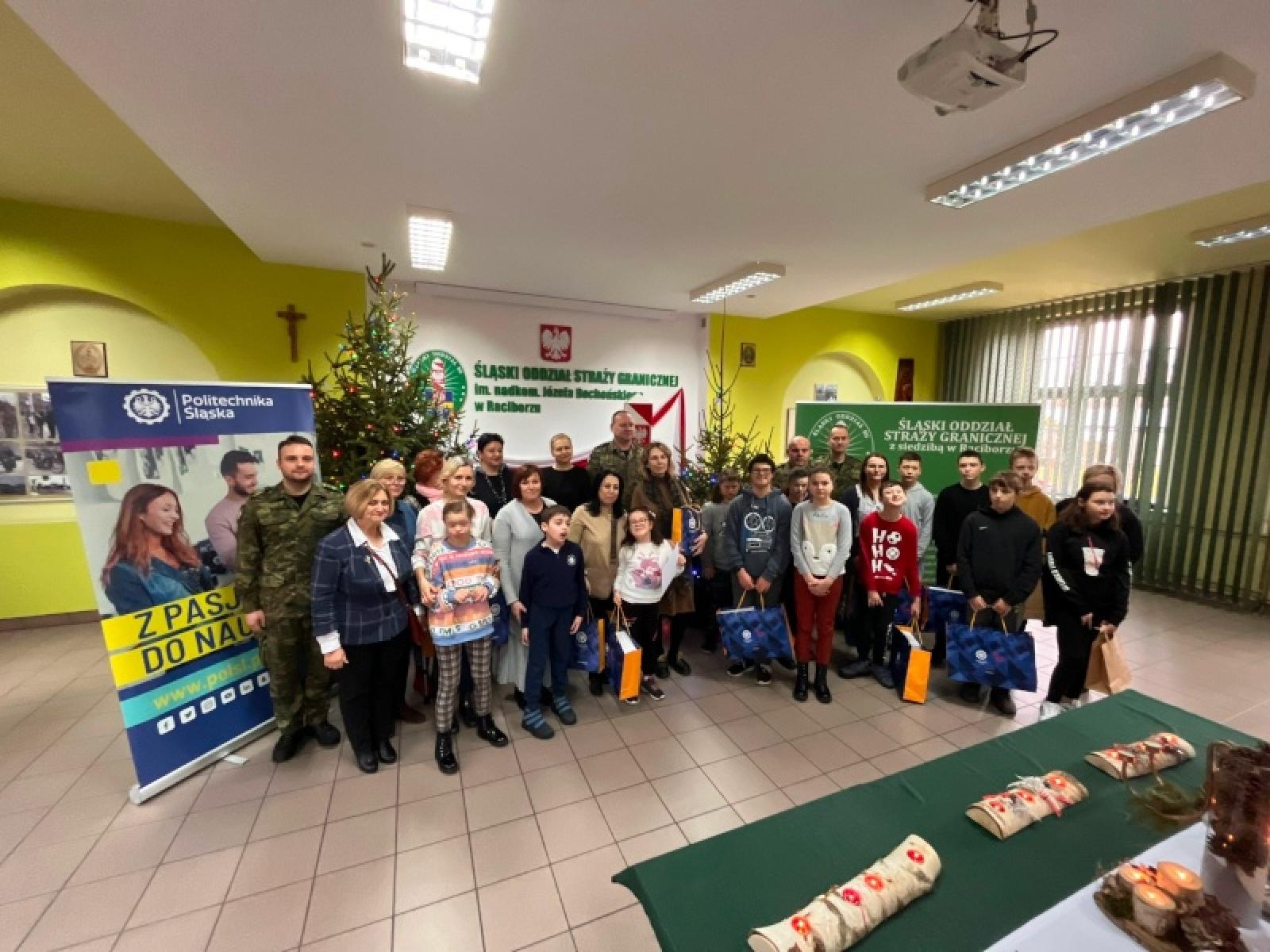 Zdjęcie w galerii na portalu naszraciborz.pl: Trzy prace na najwyższym stopniu podium wiadomości z regionu