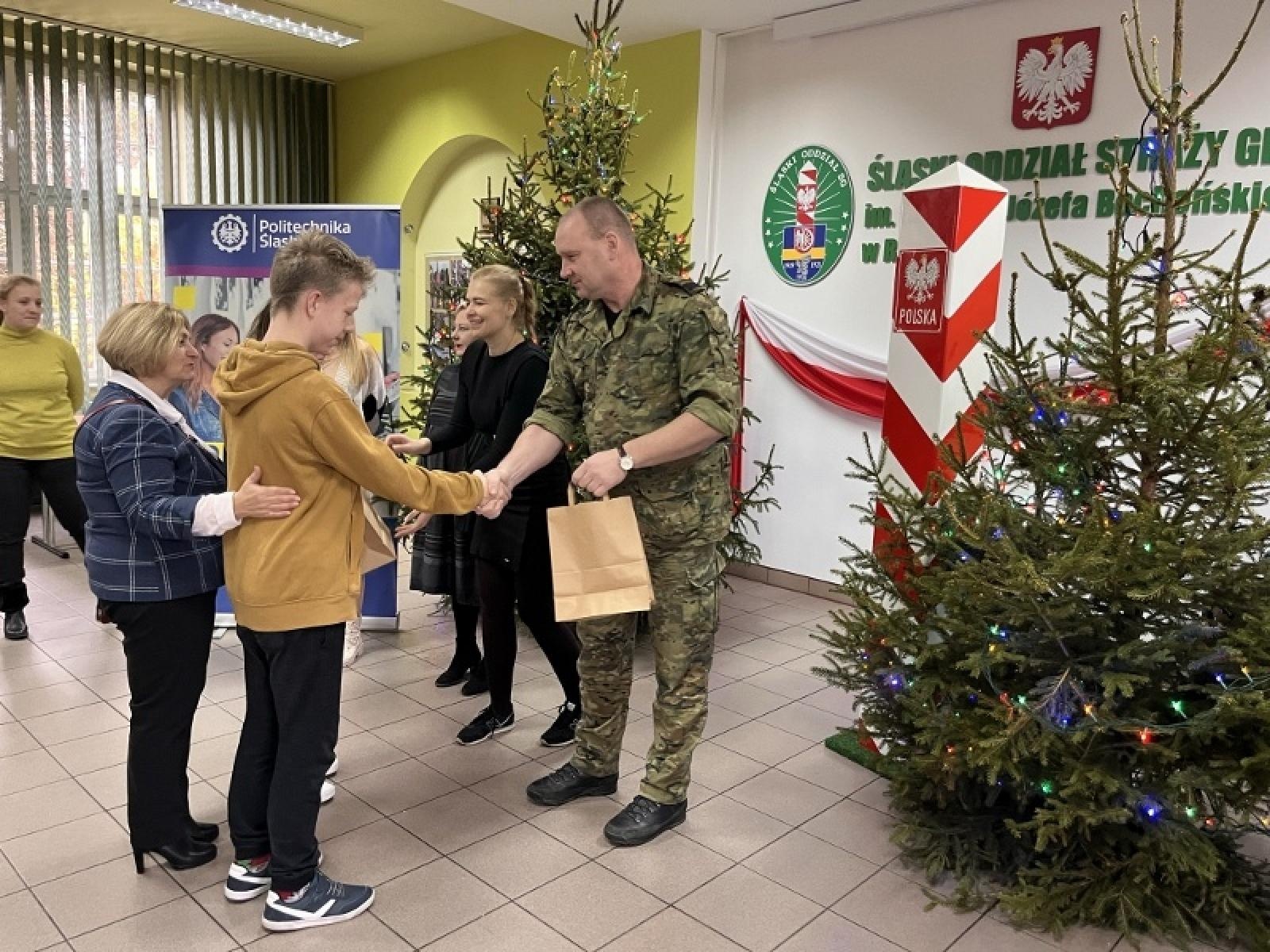 Zdjęcie w galerii na portalu naszraciborz.pl: Trzy prace na najwyższym stopniu podium wiadomości z regionu