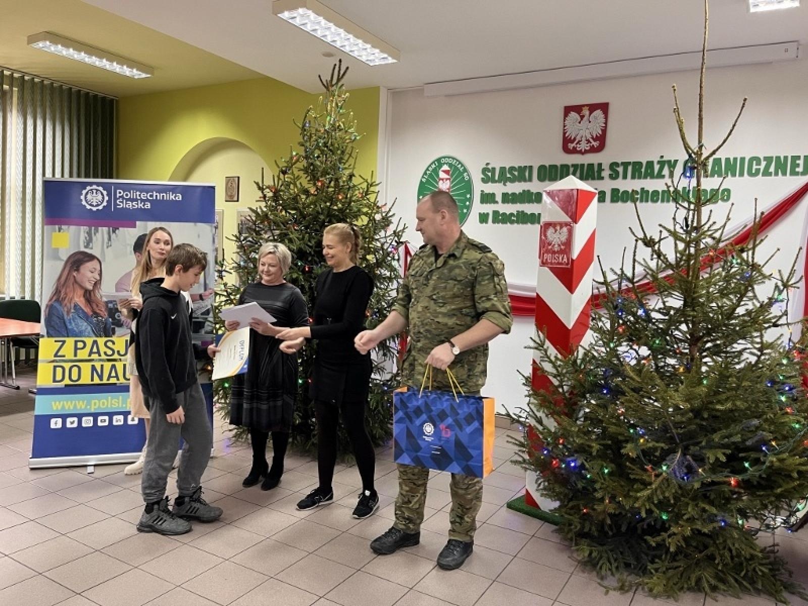Zdjęcie w galerii na portalu naszraciborz.pl: Trzy prace na najwyższym stopniu podium wiadomości z regionu