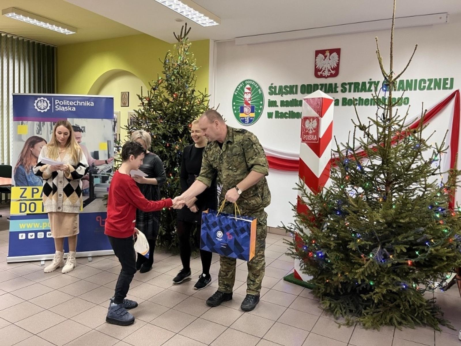 Zdjęcie w galerii na portalu naszraciborz.pl: Trzy prace na najwyższym stopniu podium wiadomości z regionu