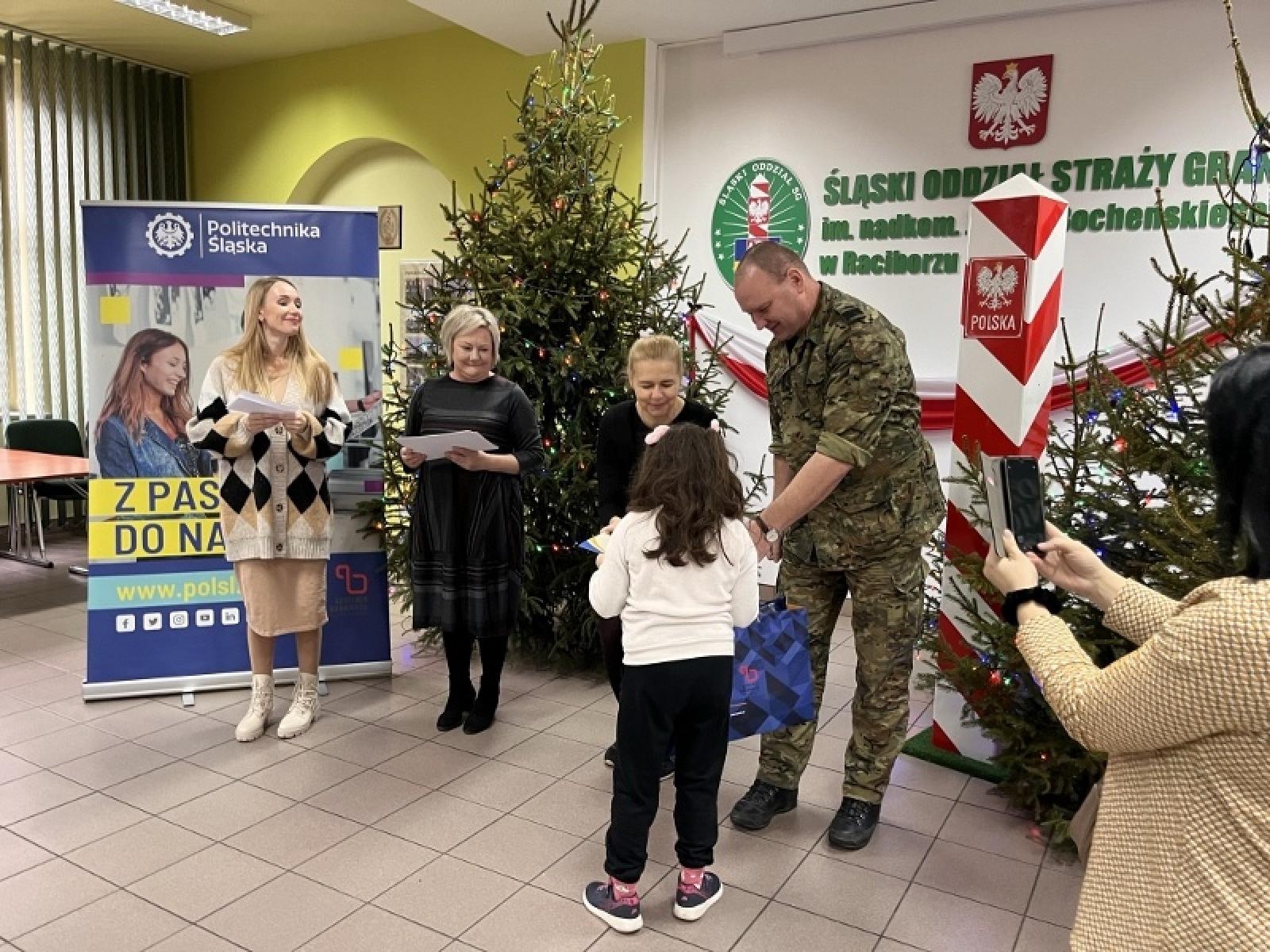 Zdjęcie w galerii na portalu naszraciborz.pl: Trzy prace na najwyższym stopniu podium wiadomości z regionu