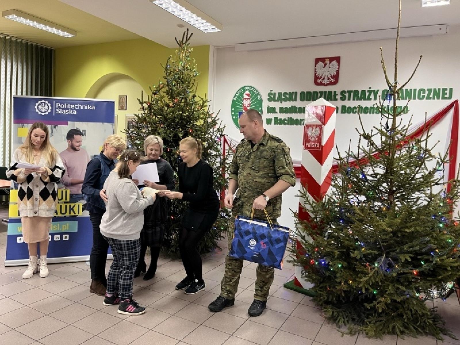 Zdjęcie w galerii na portalu naszraciborz.pl: Trzy prace na najwyższym stopniu podium wiadomości z regionu