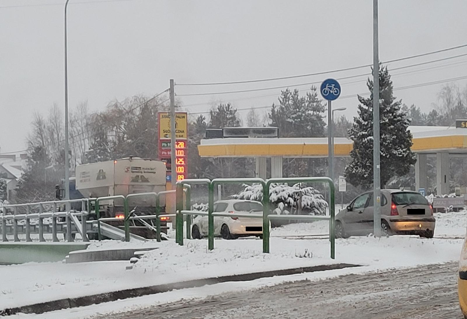 Zdjęcie w galerii na portalu naszraciborz.pl: Zima pokazała moc. Zaskoczyła kierowców i drogowców wiadomości z regionu