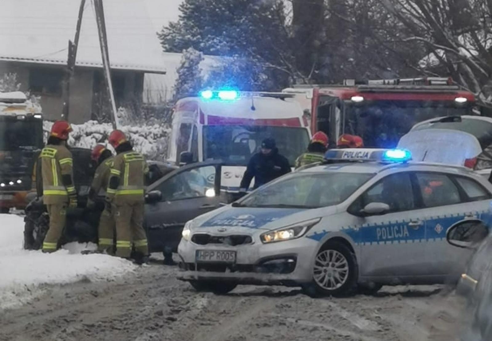 Zdjęcie w galerii na portalu naszraciborz.pl: Zima pokazała moc. Zaskoczyła kierowców i drogowców wiadomości z regionu