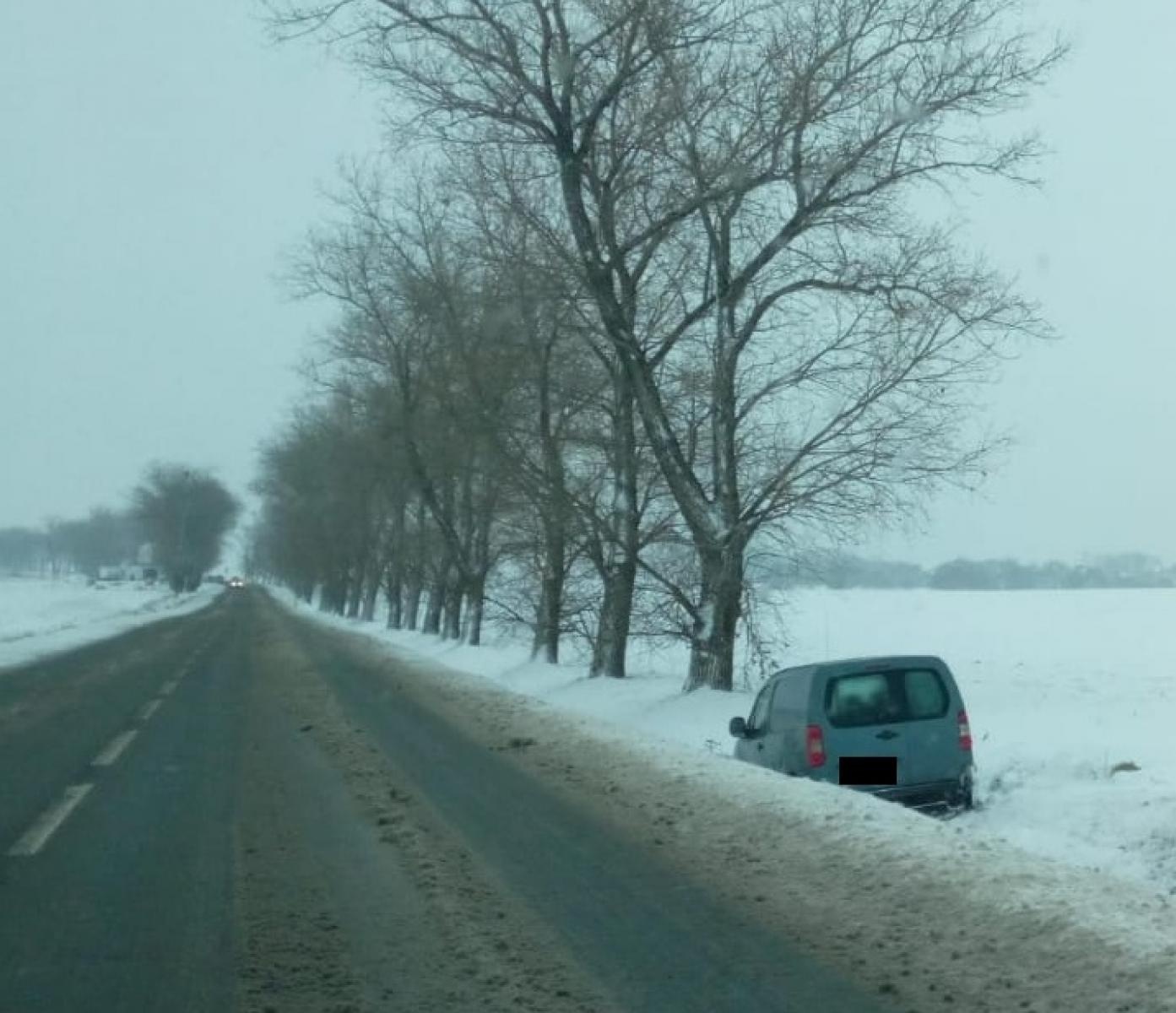 Zdjęcie w galerii na portalu naszraciborz.pl: Zima pokazała moc. Zaskoczyła kierowców i drogowców wiadomości z regionu