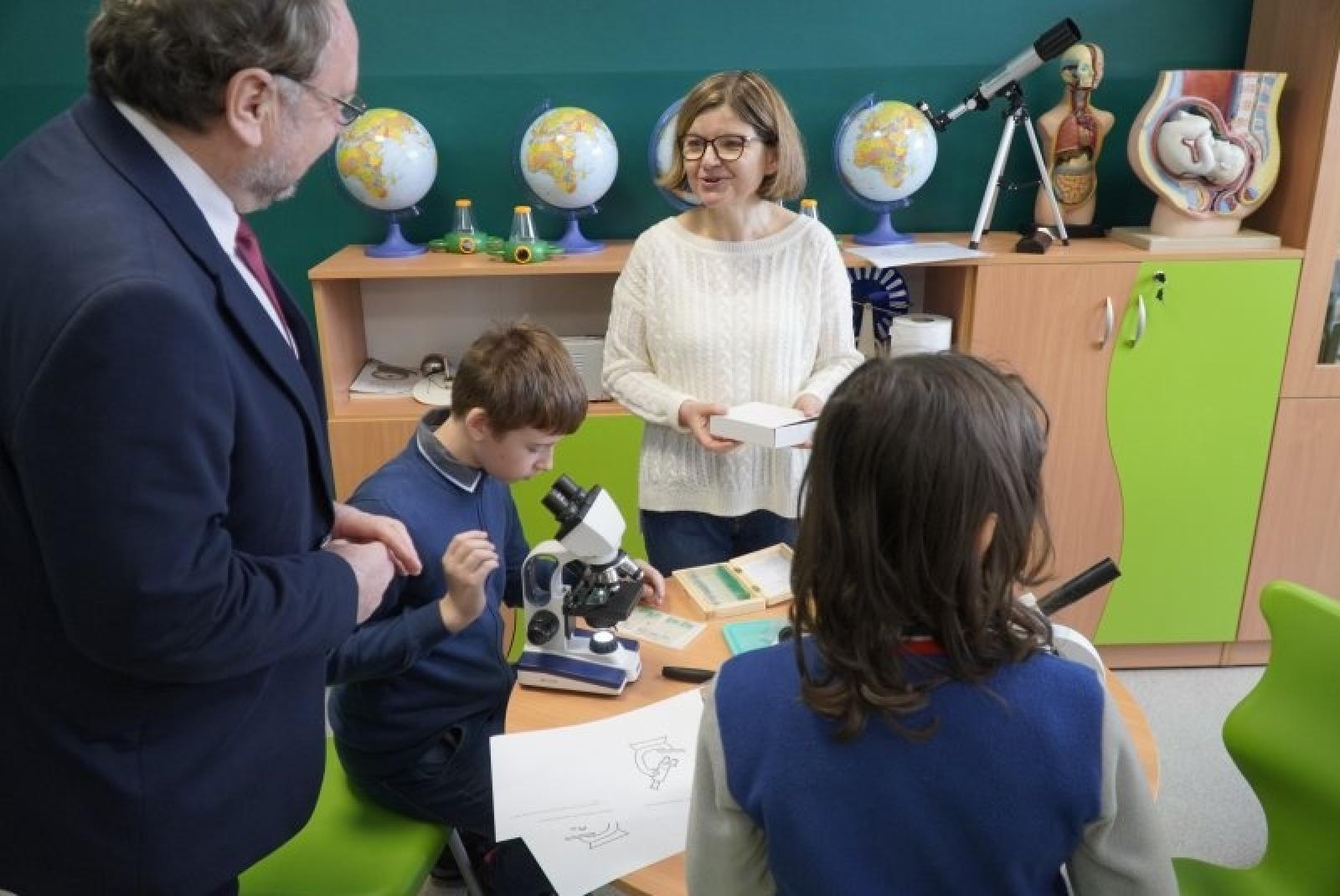 Zdjęcie w galerii na portalu naszraciborz.pl: Zielona pracownia Kasprowy otwarta w SP4 wiadomości z regionu