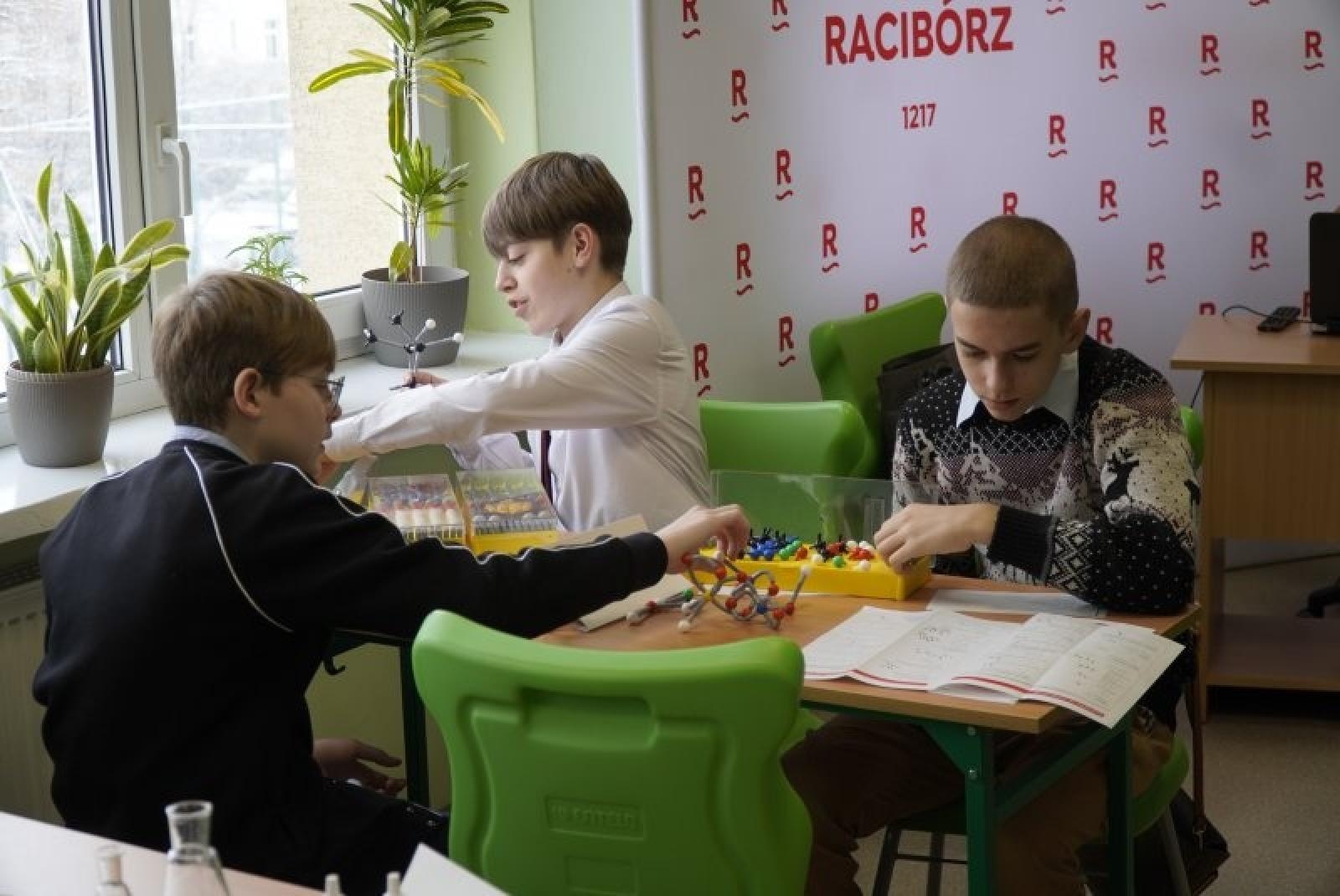 Zdjęcie w galerii na portalu naszraciborz.pl: Zielona pracownia Kasprowy otwarta w SP4 wiadomości z regionu