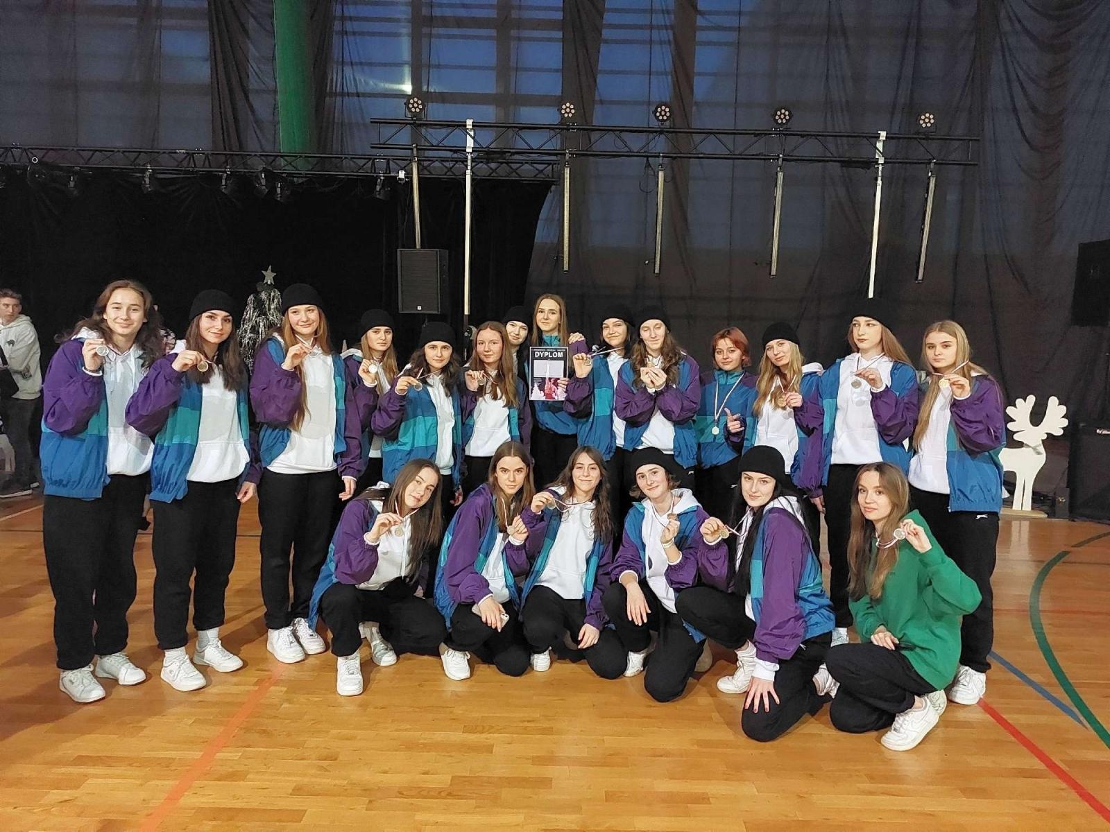 Zdjęcie w galerii na portalu naszraciborz.pl: Seniorzy ze SKAZY z drugim miejscem na X Zderzeniach Tanecznych w Krapkowicach wiadomości z regionu