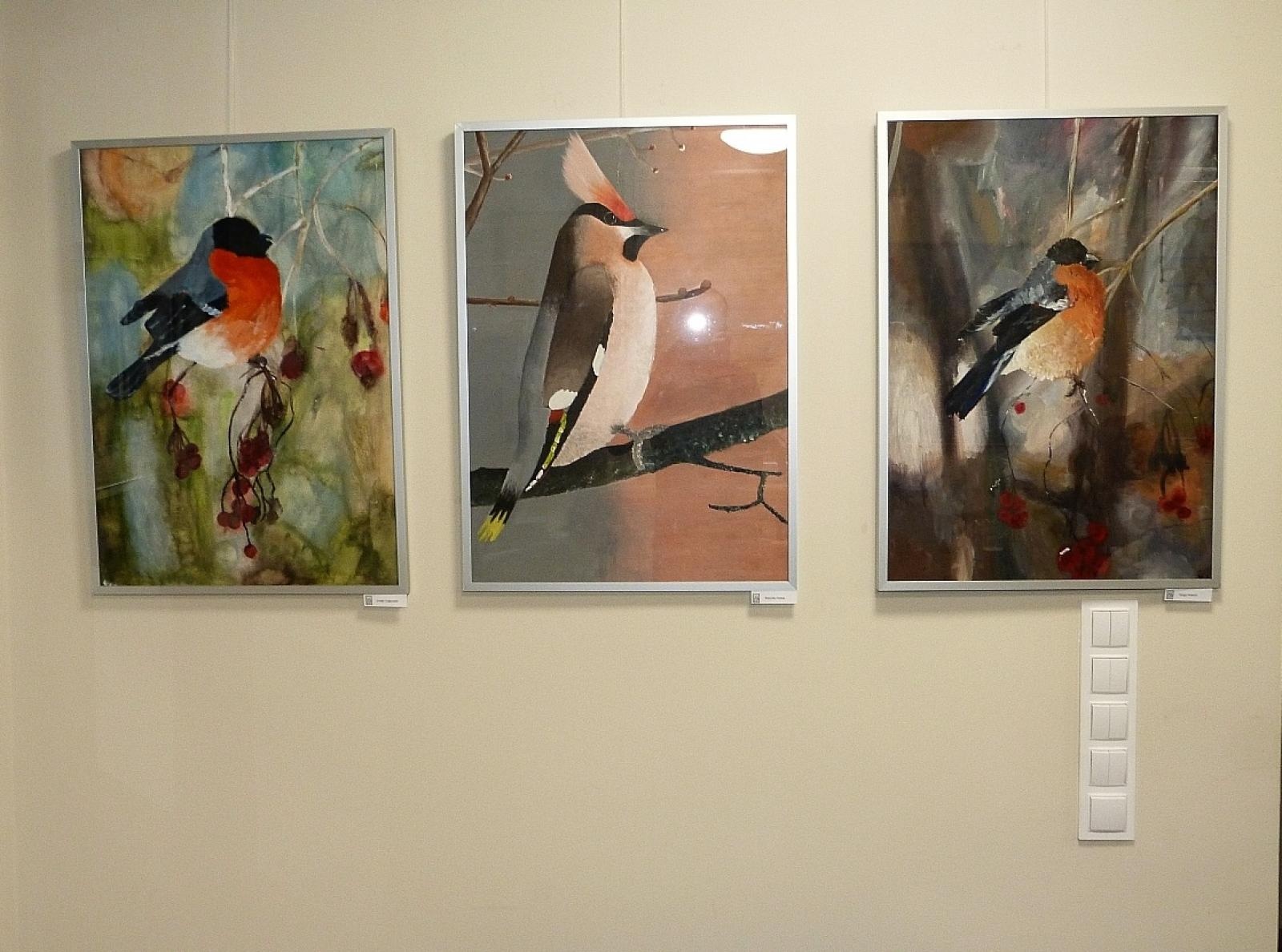 Zdjęcie w galerii na portalu naszraciborz.pl: Między niebem a ziemią. Uczniowie Plastyka pokazali prace w TMZR wiadomości z regionu