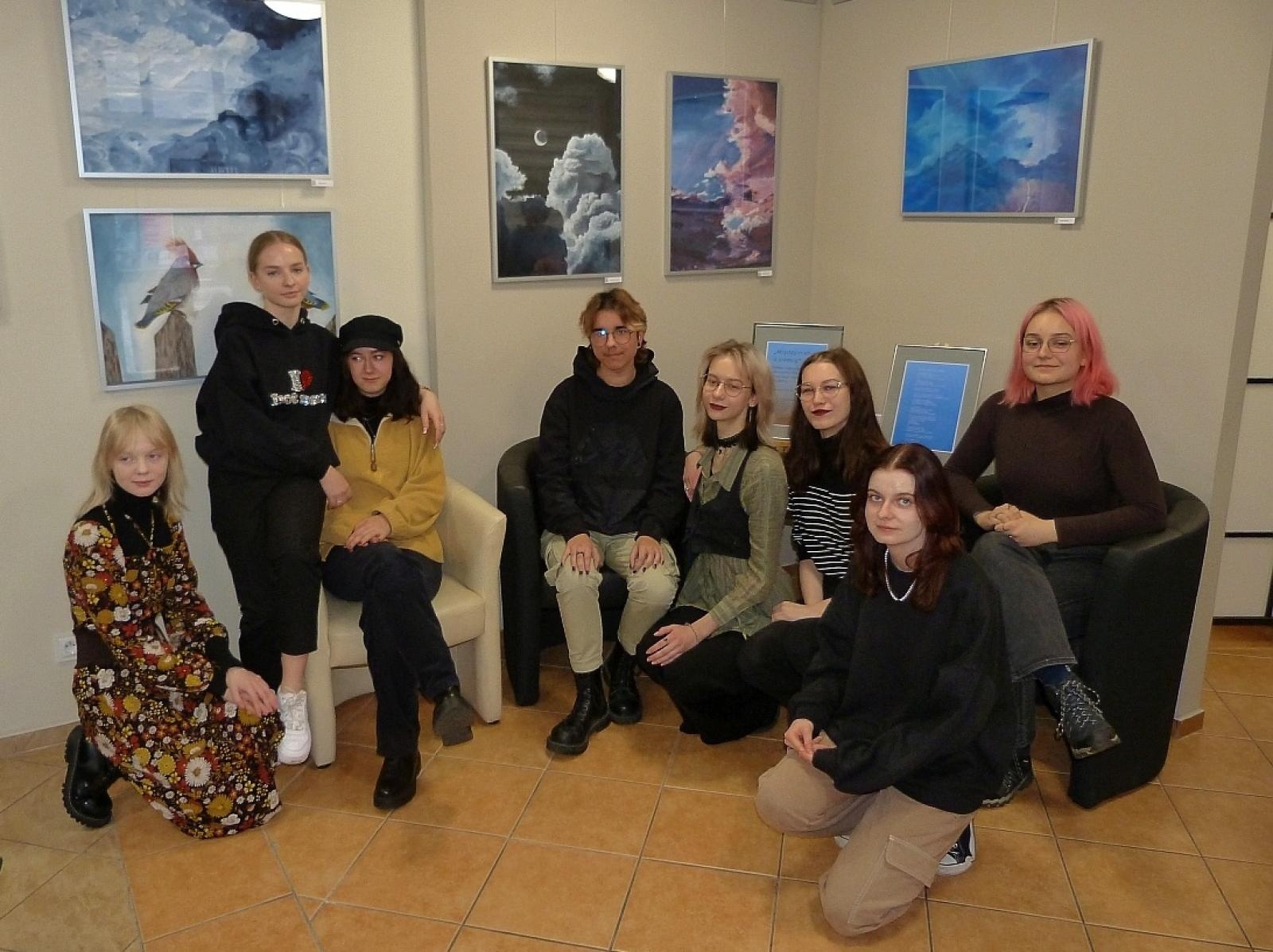 Zdjęcie w galerii na portalu naszraciborz.pl: Między niebem a ziemią. Uczniowie Plastyka pokazali prace w TMZR wiadomości z regionu