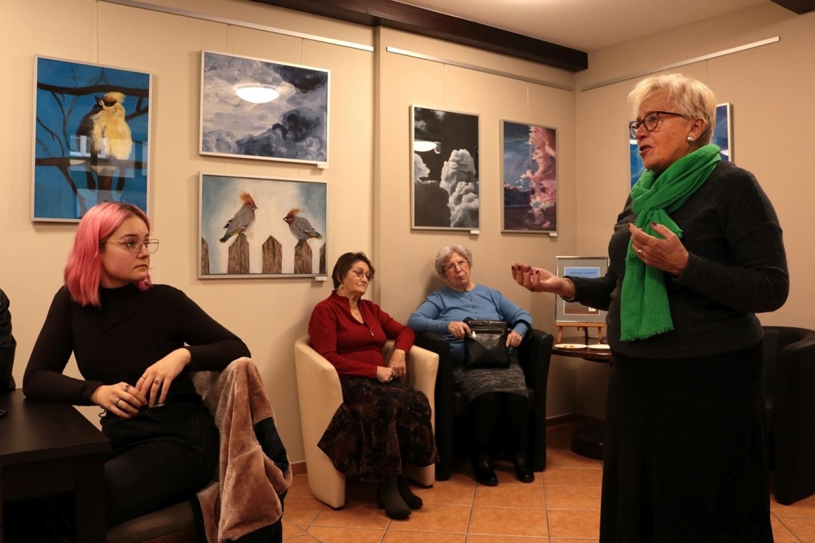 Zdjęcie w galerii na portalu naszraciborz.pl: Między niebem a ziemią. Uczniowie Plastyka pokazali prace w TMZR wiadomości z regionu