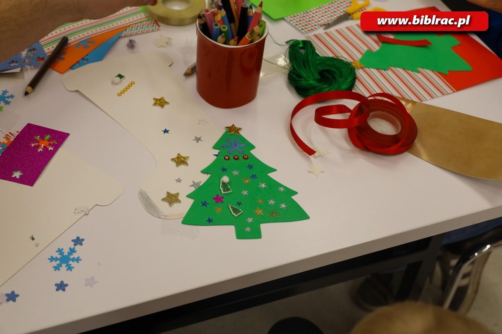 Zdjęcie w galerii na portalu naszraciborz.pl: Świąteczna atmosfera w bibliotecznym klubie ojca wiadomości z regionu