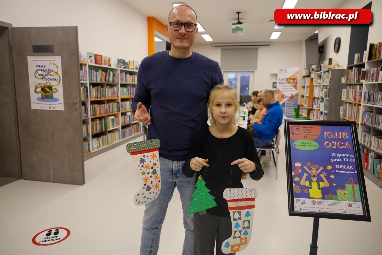 Zdjęcie w galerii na portalu naszraciborz.pl: Świąteczna atmosfera w bibliotecznym klubie ojca wiadomości z regionu