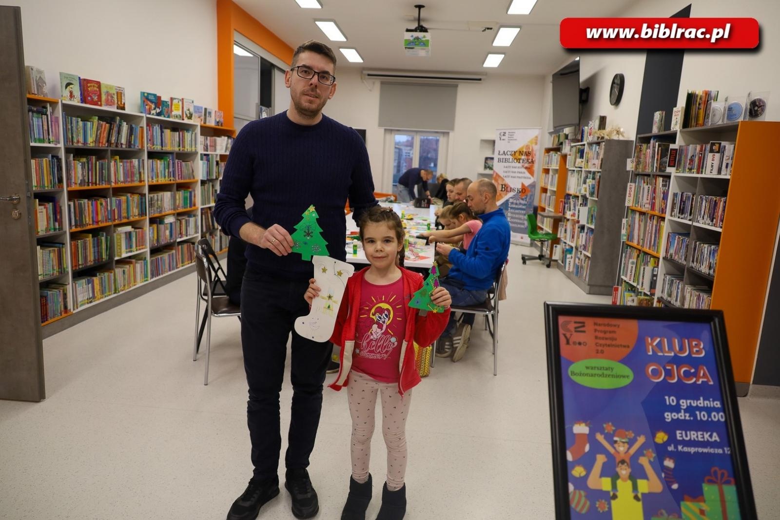 Zdjęcie w galerii na portalu naszraciborz.pl: Świąteczna atmosfera w bibliotecznym klubie ojca wiadomości z regionu